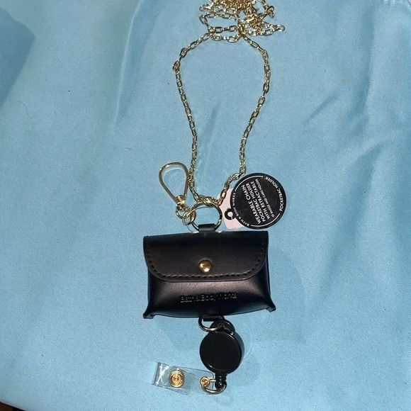 🆕 Bath and body Body Works Wearable Chain Lanyard PocketBac Holder - Picture 2 of 8